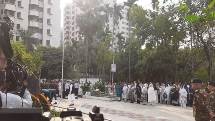 পিলখানা হত্যাকাণ্ডে শহীদদের প্রতি শ্রদ্ধা নিবেদন