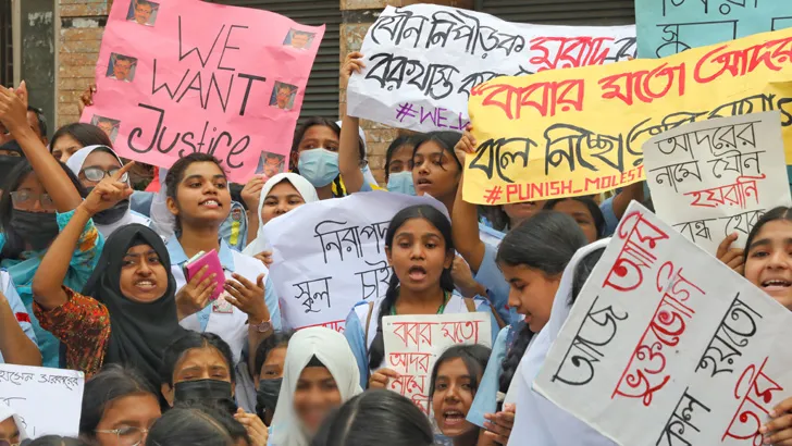 শিক্ষকের বিরুদ্ধে ছাত্রী নিপীড়নের প্রমাণ পেয়েছে পুলিশ