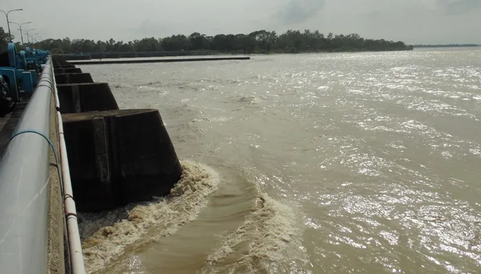 ফের বিপৎসীমার ওপরে তিস্তার পানি, খুলে দেওয়া হয়েছে ৪৪ গেট