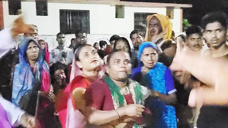 রাতে মোটরসাইকেল নিয়ে ঘুরতে বেরিয়ে প্রাণ গেল ২ কিশোরের