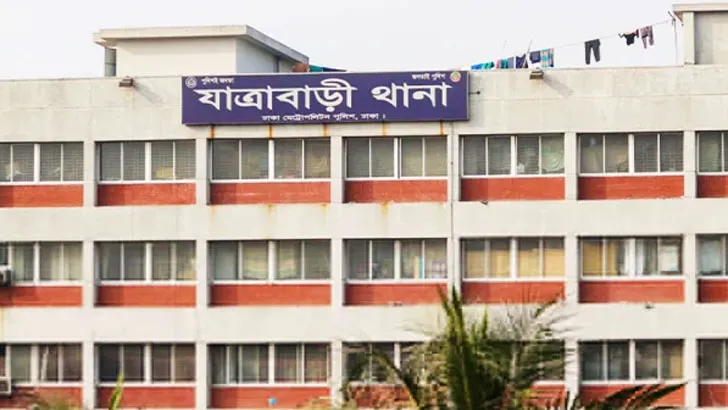 যাত্রাবাড়ী থানার সামনে ২ যুবকের পায়ে গুলি করেছে র‌্যাব