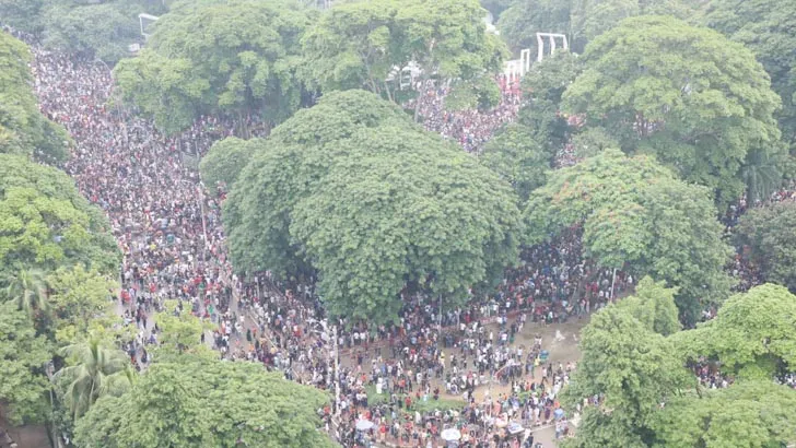 জনসমুদ্রে রূপ নিয়েছে জাতীয় শহীদ মিনার