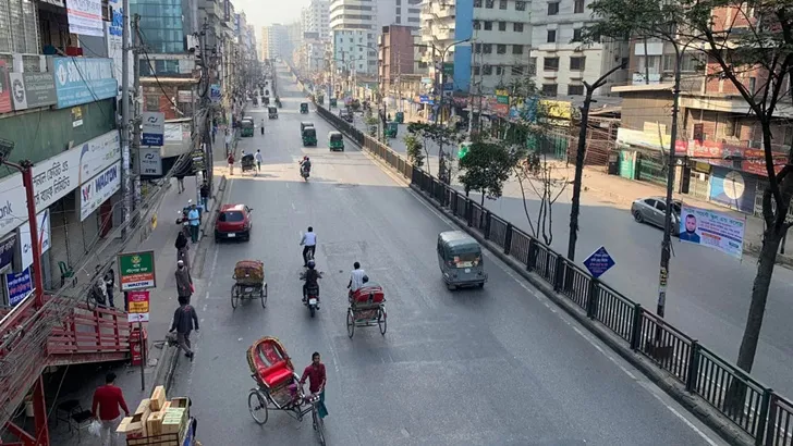 রাজধানীতে গণপরিবহন সংকট, যাত্রীদের ভোগান্তি