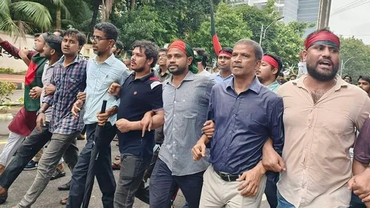 বুক পেতে মন্দির ও সংখ্যালঘুদেরকে রক্ষার আহ্বান আসিফ নজরুলের
