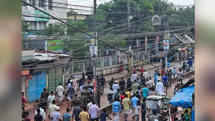 শহীদ মিনারে জমায়েতের চেষ্টা, টিয়ারগ্যাস-সাউন্ড গ্রেনেডে ছত্রভঙ্গ
