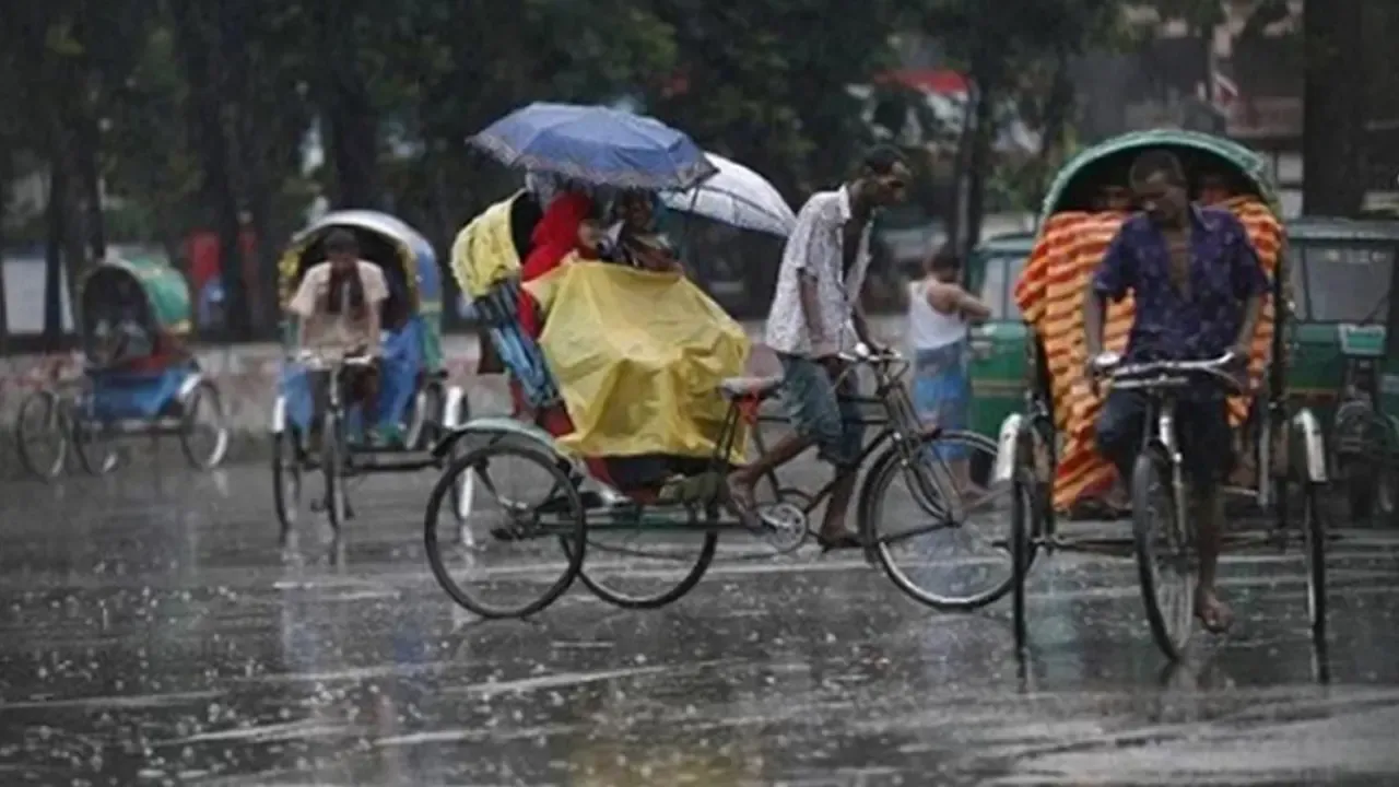 দিনশেষে একপশলা বৃষ্টিতে ভিজল রাজধানী