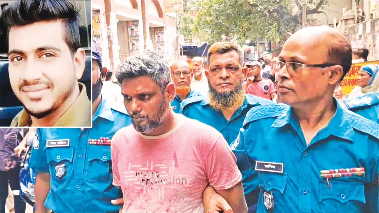 মনিরুলকে হত্যার পর কনস্টেবল কাওছার তাণ্ডব চালান