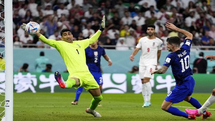 Pulisic sinks Iran to set up Netherlands clash