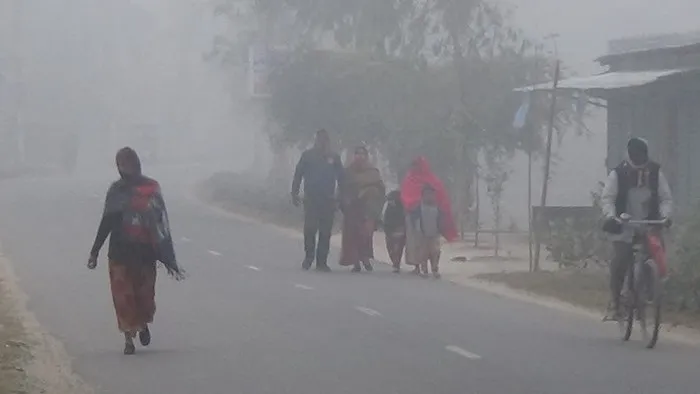 কনকনে শীতে কাঁপছে উত্তরের জনপদ