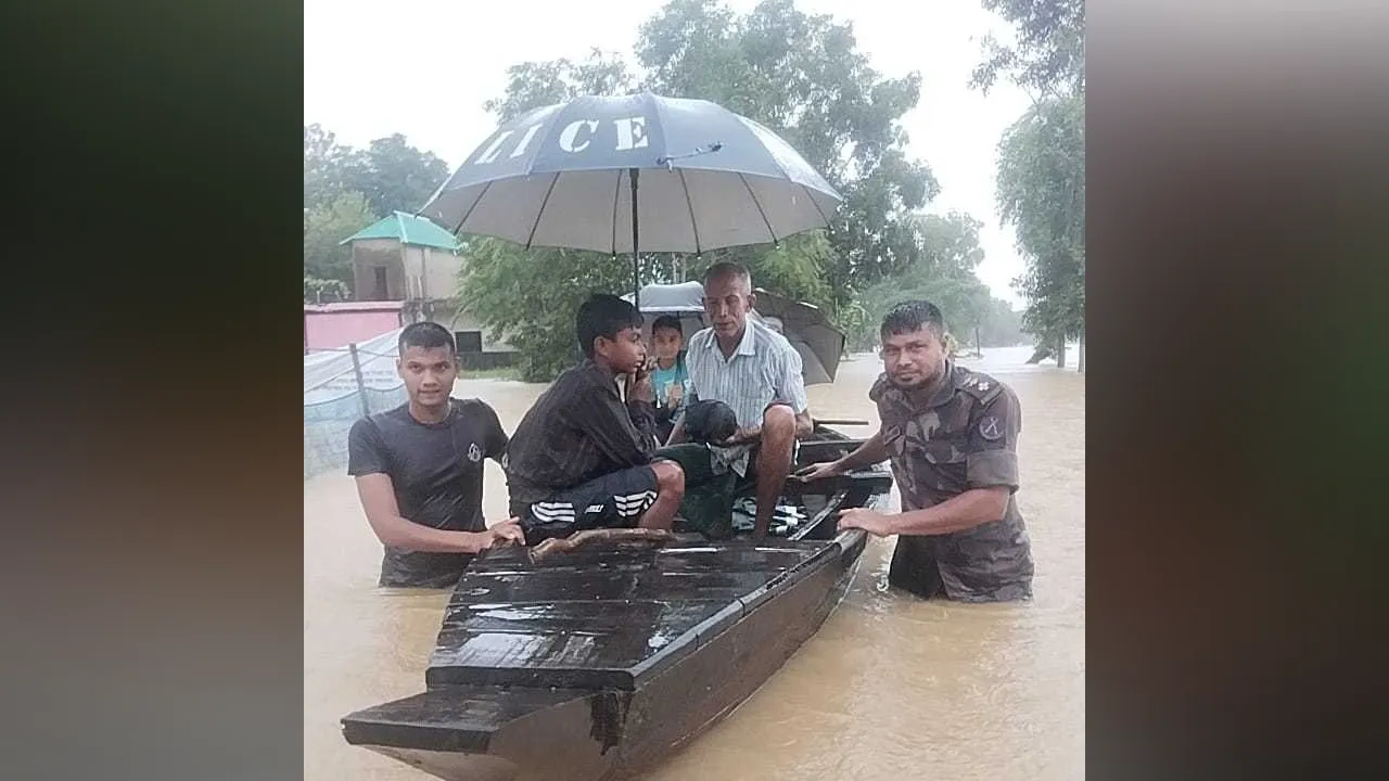 ফেনীতে ভয়াবহ বন্যায় নিহত ১