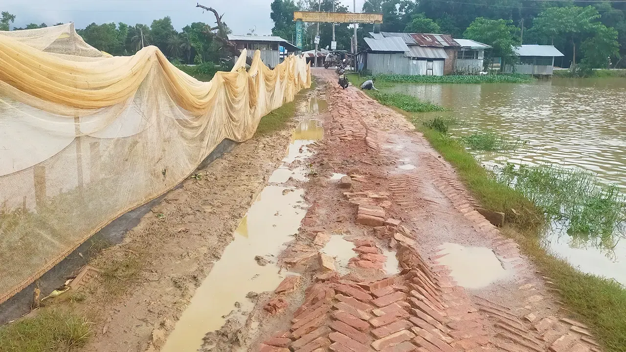 বন্যায় চকরিয়ার ৫৪টি রাস্তা ক্ষতিগ্রস্ত