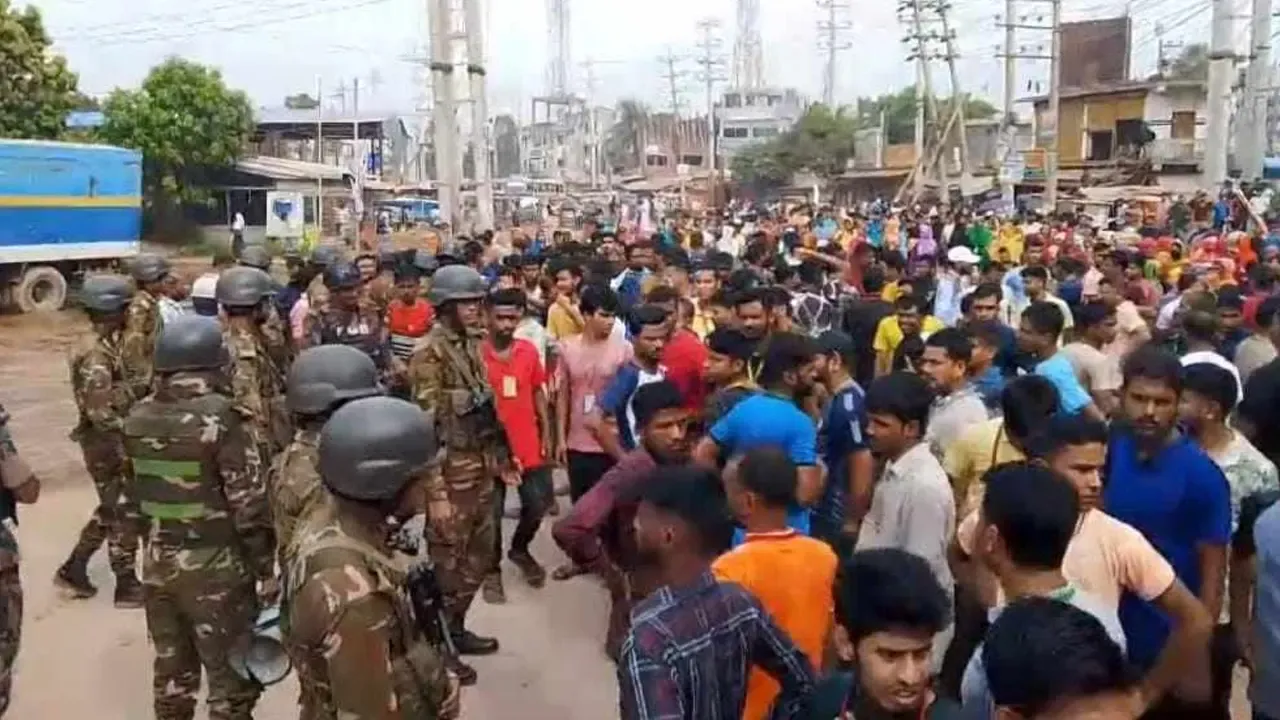 বেতন বৃদ্ধির দাবিতে ফের উত্তাল আশুলিয়া, বন্ধ ৫২ কারখানা