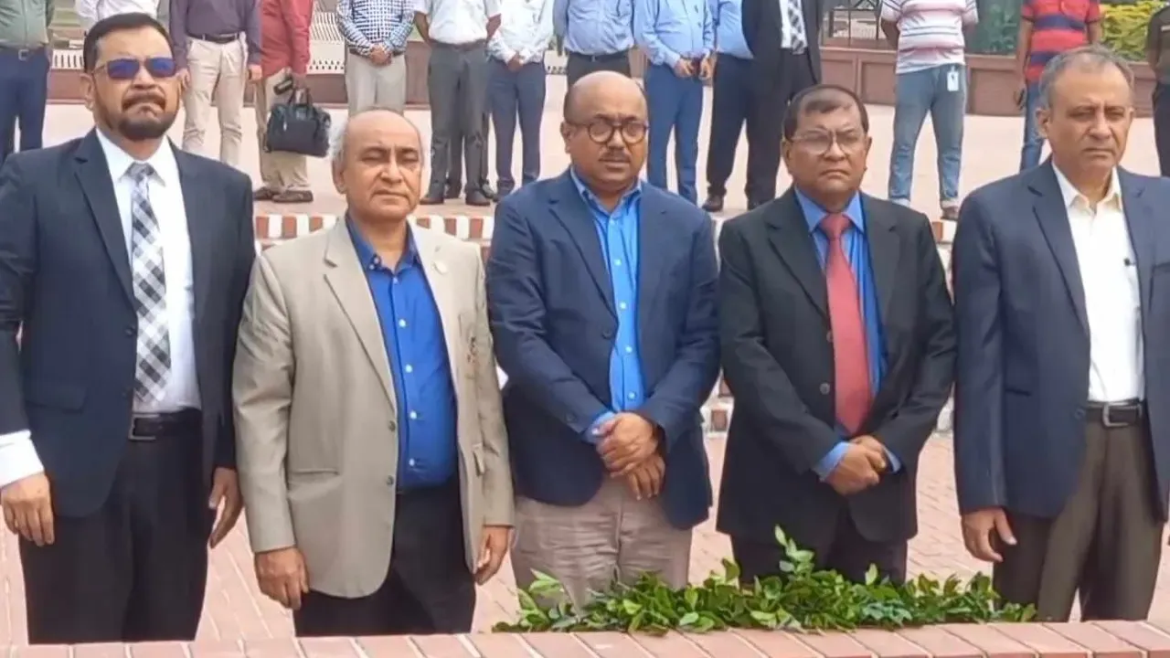জাতীয় স্মৃতিসৌধে পিএসসি’র নবনিযুক্ত চেয়ারম্যানের শ্রদ্ধা