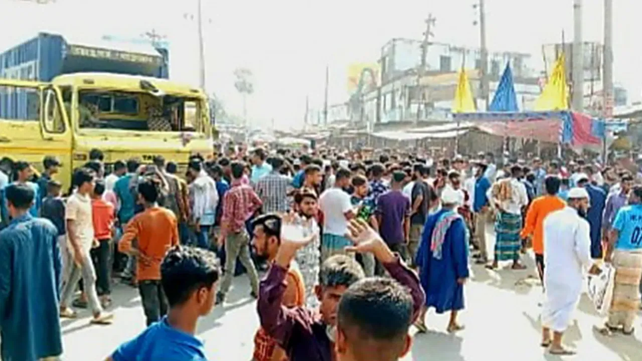 আত্মীয়ের জানাজায় যাওয়ার পথে কাভার্ডভ্যানের চাপায় স্বামী-স্ত্রীর মৃত্যু