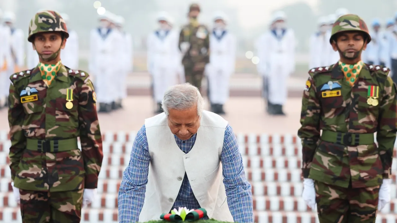 জাতীয় স্মৃতিসৌধে প্রধান উপদেষ্টার শ্রদ্ধা, দেখুন ছবিতে