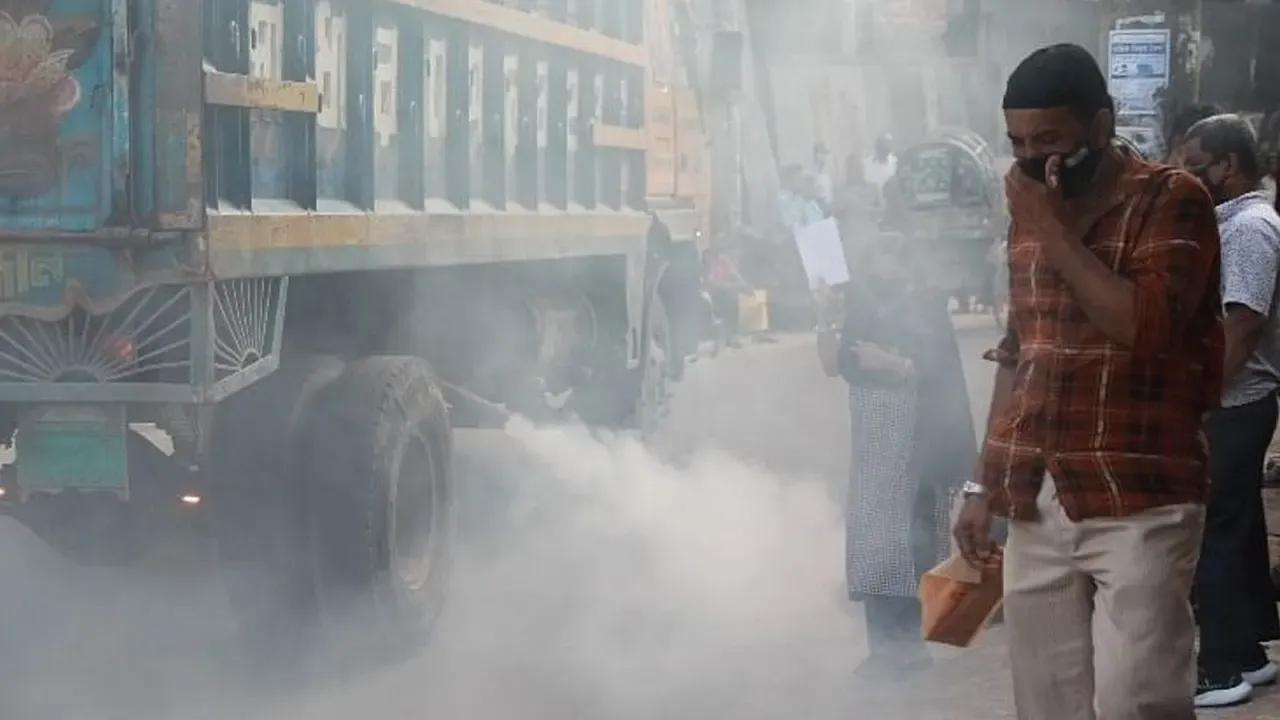 বায়ুদূষণের শীর্ষে কাঠমান্ডু, ঢাকার খবর কী