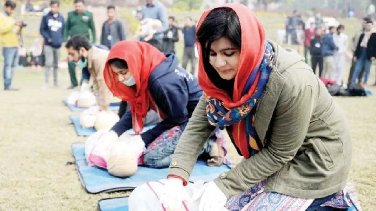 ভারতের বিরুদ্ধে প্রস্তুতি নিচ্ছে পাকিস্তানের নারীরাও