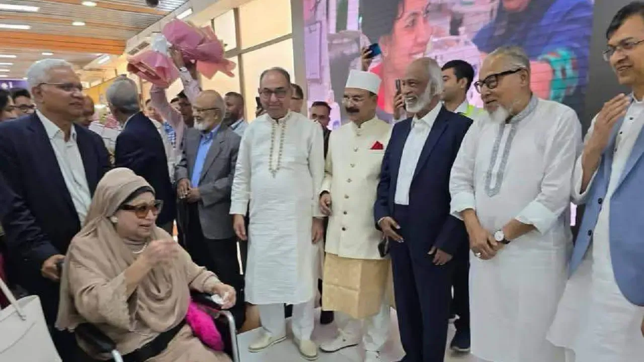 ফিরোজায় পৌঁছেছেন খালেদা জিয়া