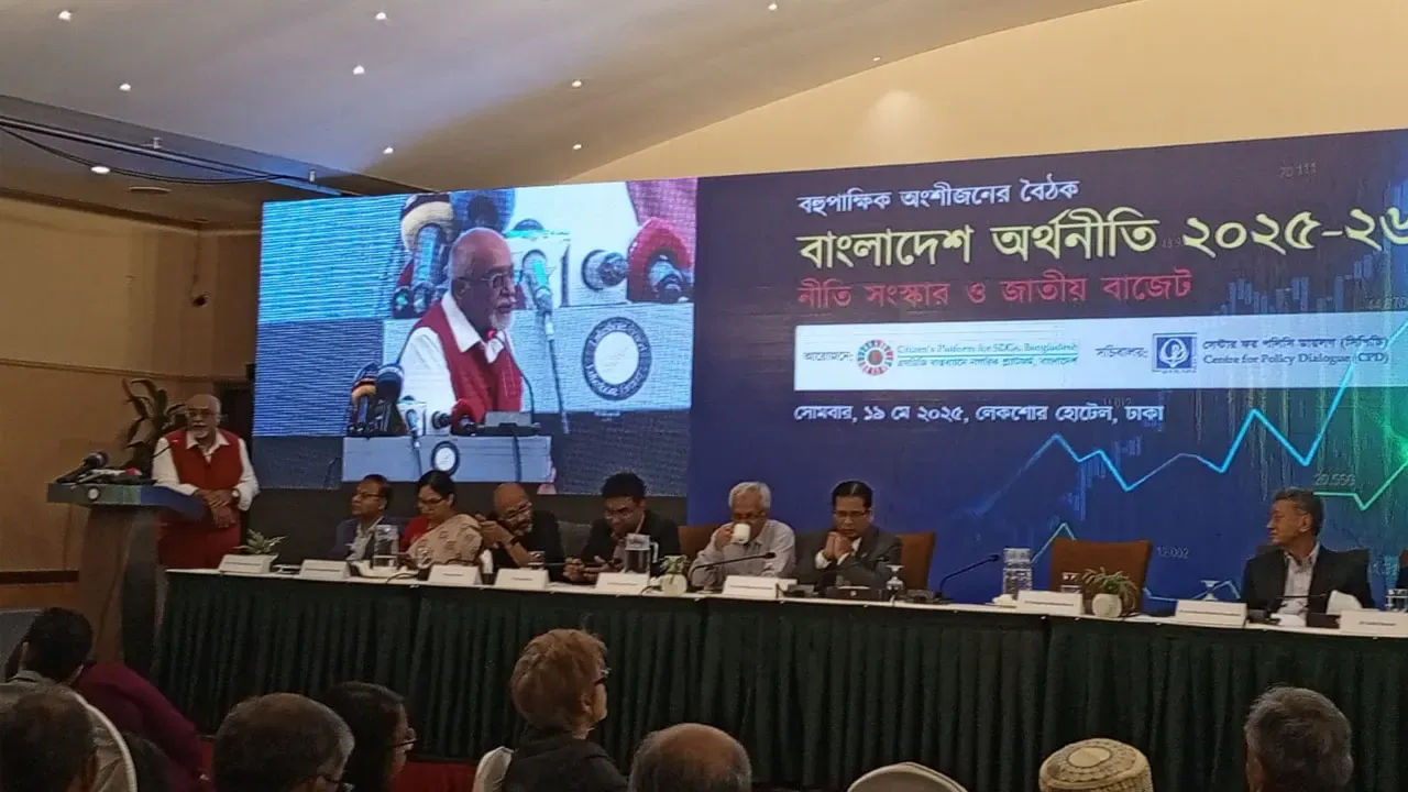 পেশাজীবীদের জায়গা সংকুচিত করা ঠিক হয়নি : দেবপ্রিয় ভট্টাচার্য