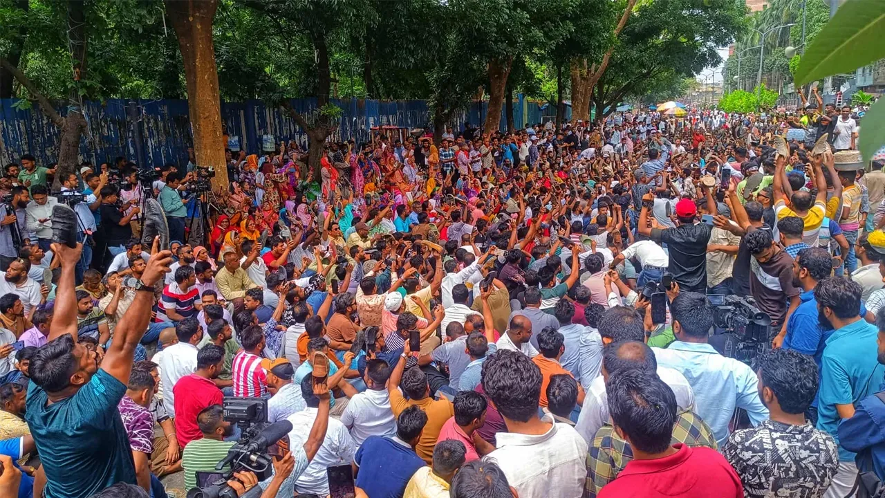 ঢাকা অচলের হুঁশিয়ারি ইশরাকের সমর্থকদের