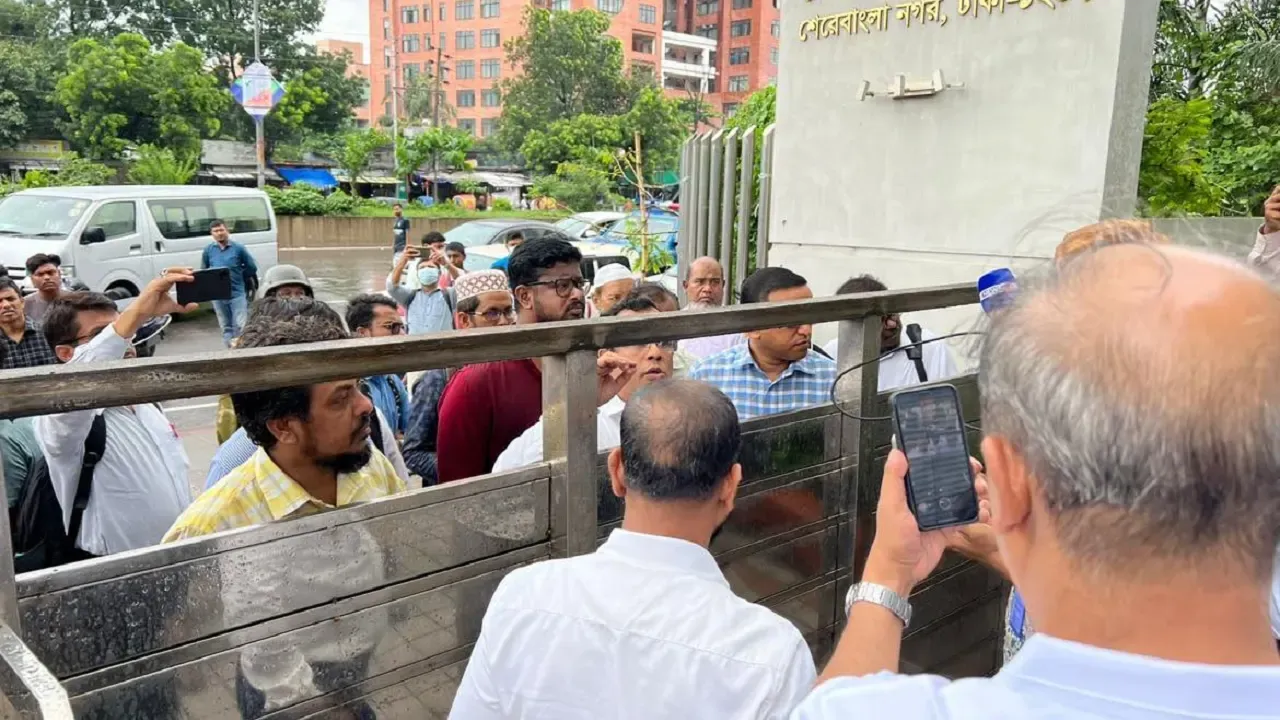 এনবিআরে চলছে অলিখিত অবরুদ্ধ