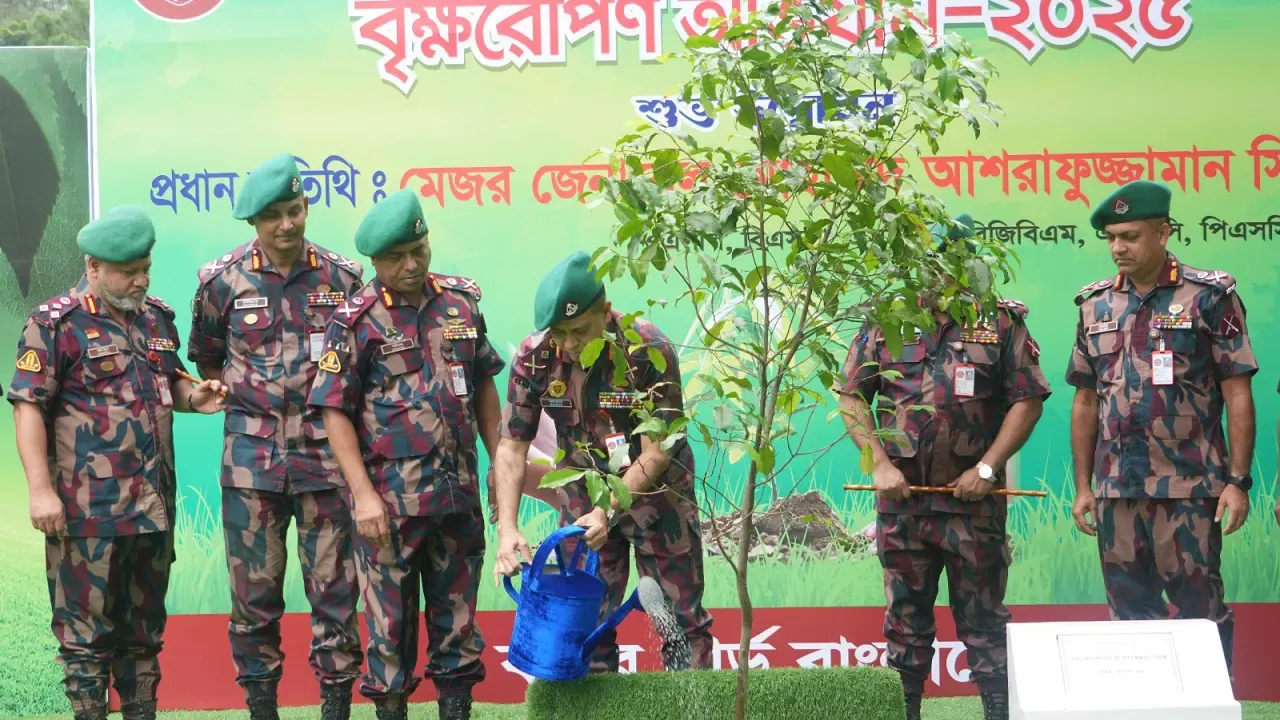 পিলখানায় বৃক্ষরোপণ অভিযানের উদ্বোধন বিজিবি মহাপরিচালকের