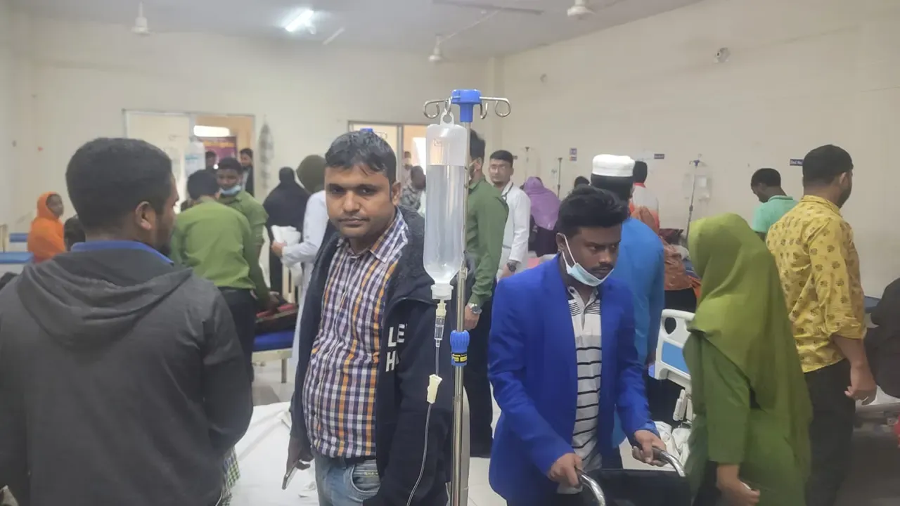 পোশাক কারখানায় হঠাৎ অসুস্থ দুই শতাধিক শ্রমিক