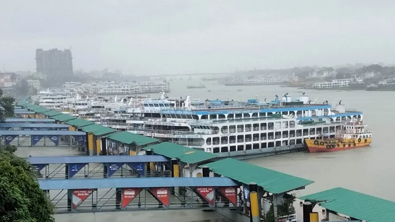 সারাদেশে নৌযান চলাচল বন্ধ ঘোষণা