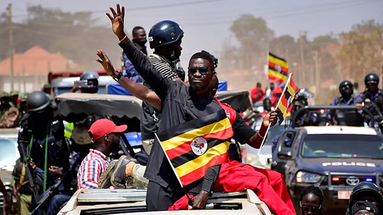 উগান্ডার নেতাকে হেলিকপ্টারে তুলে নিয়ে গেছে সেনাবাহিনী