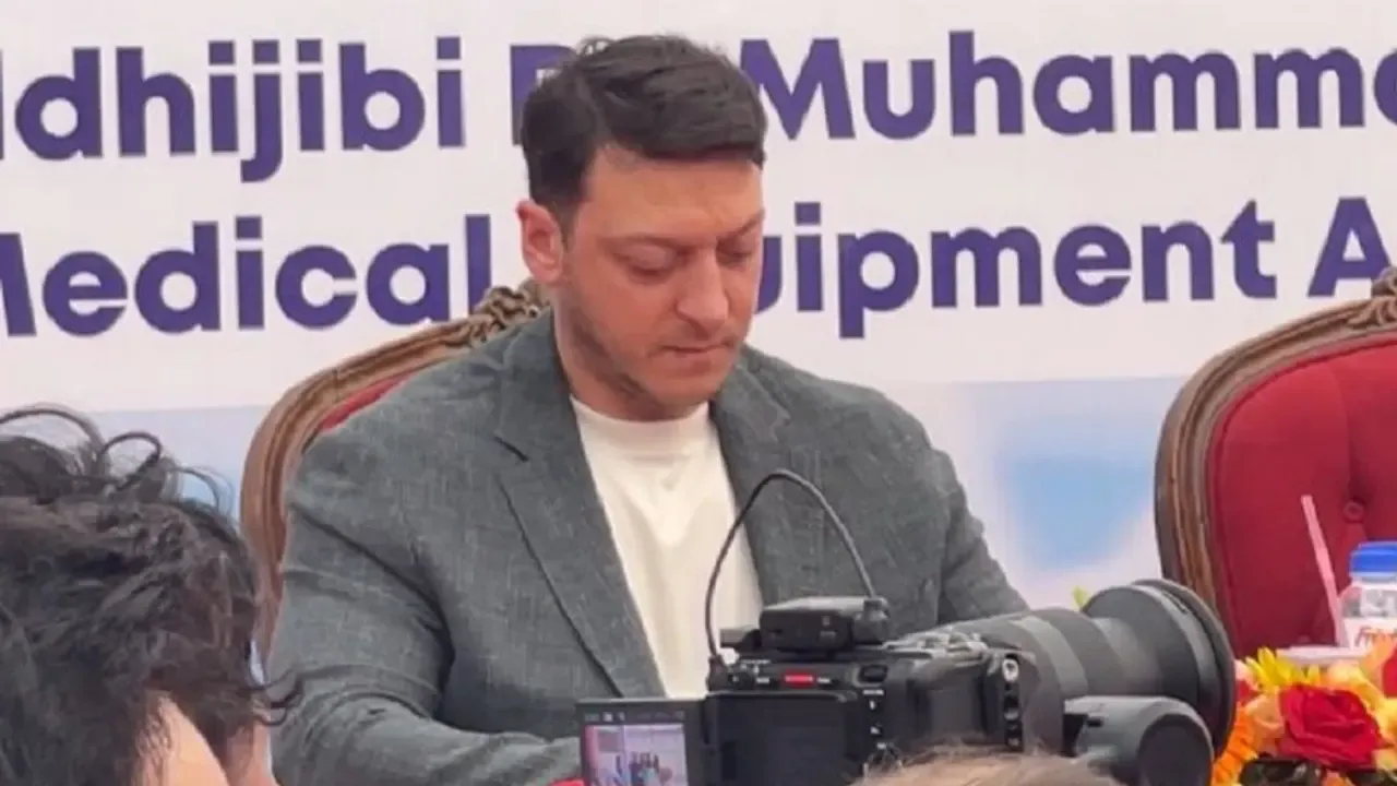 বিশ্বকাপজয়ী ওজিল ঢাকায়