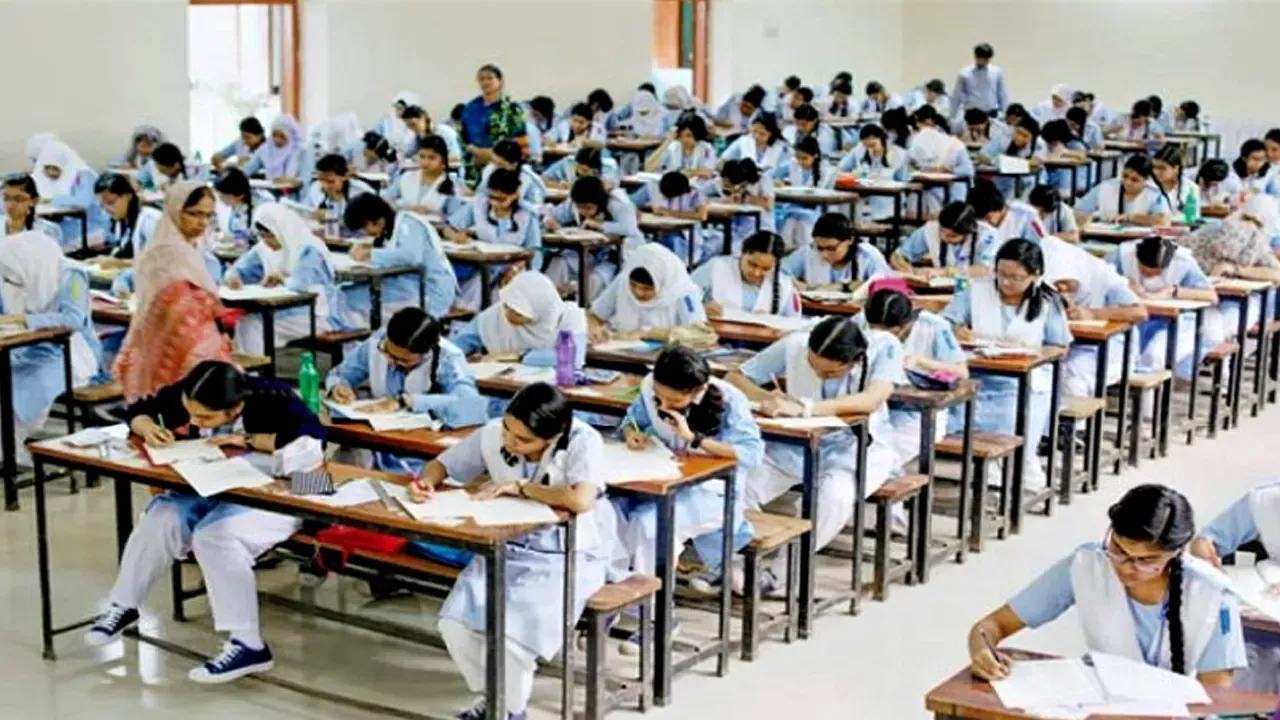 এসএসসি ও এইচএসসি পরীক্ষা ডিসেম্বরে নেওয়ার পরিকল্পনা