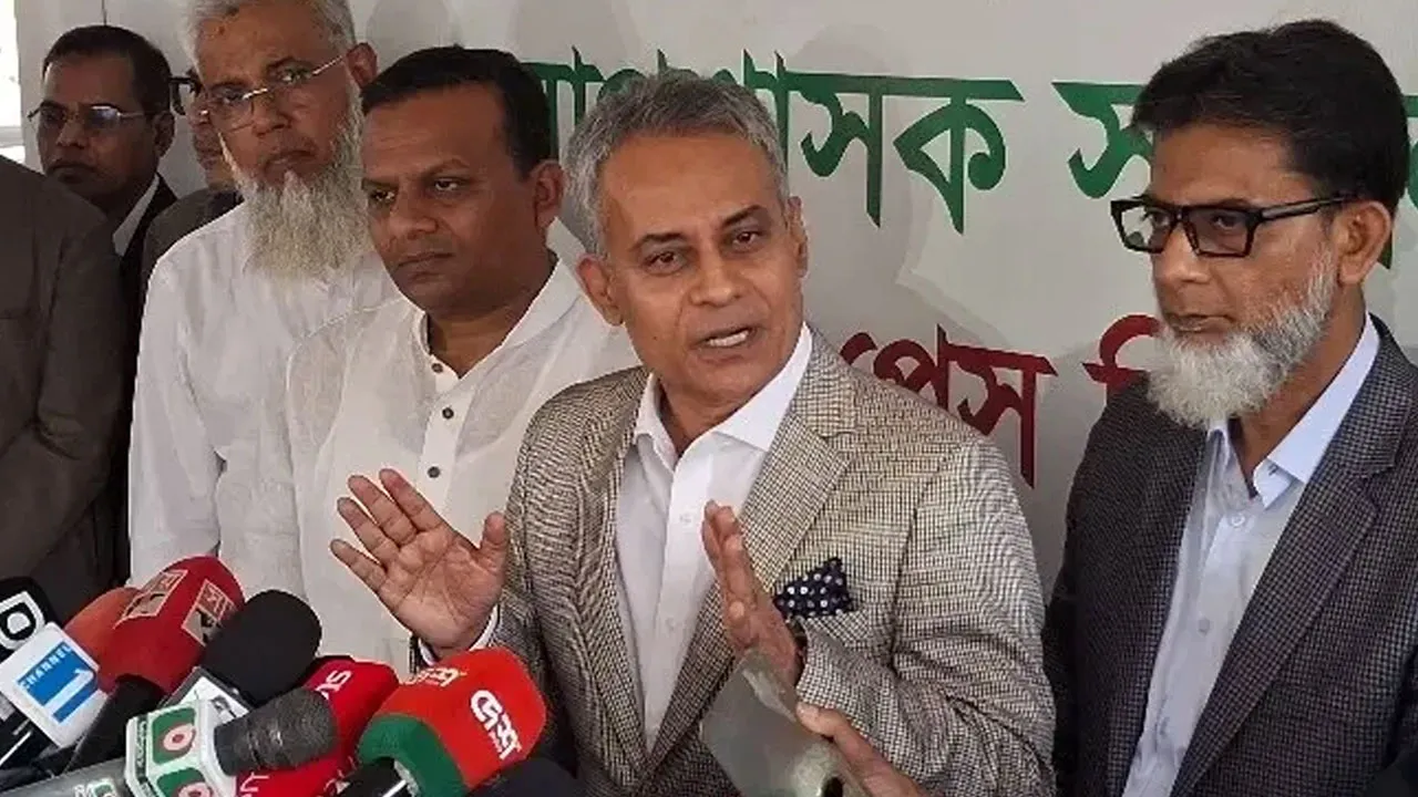 সড়কে শৃঙ্খলা ফেরাতে ডিসিদের সহযোগিতা চাওয়া হয়েছে : সড়কমন্ত্রী