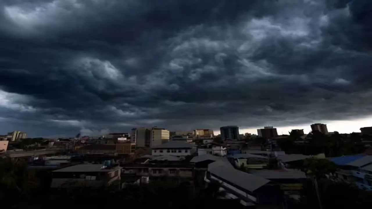 দেশের ১২ অঞ্চলে বজ্রবৃষ্টিসহ ঝড়ের পূর্বাভাস, আছে দমকা হাওয়ার শঙ্কাও