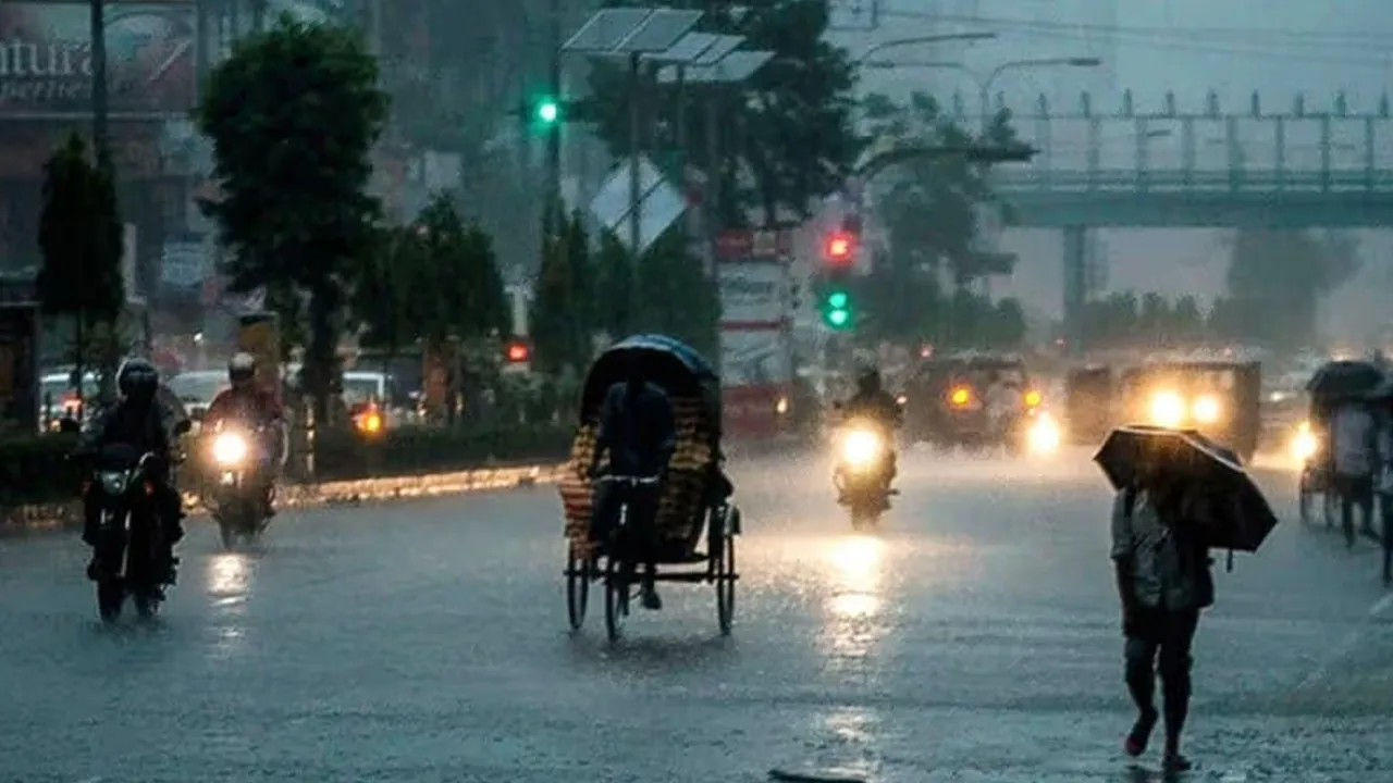 ঢাকায় রাতে বজ্রসহ বৃষ্টির আভাস