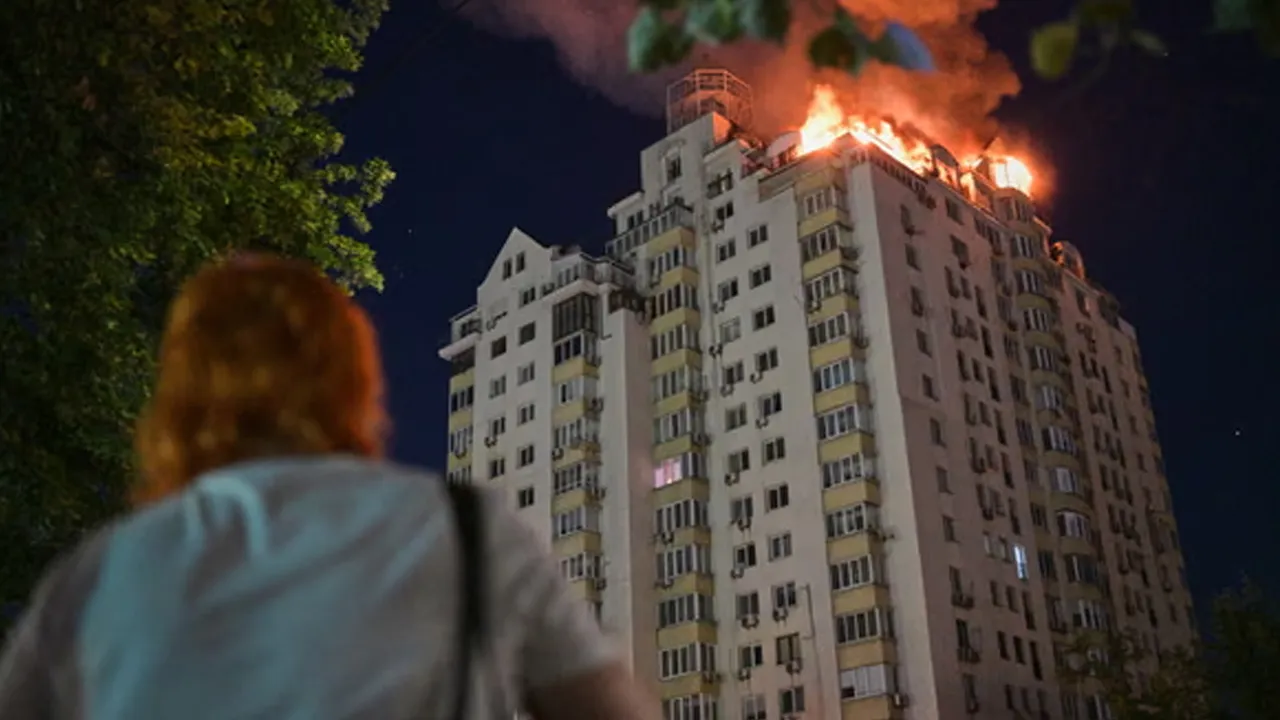 কিয়েভে রাশিয়ার ক্ষেপণাস্ত্র ও ড্রোন হামলায় নিহত ৮