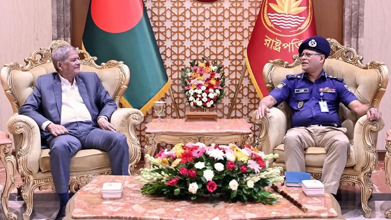 পুলিশকে নিষ্ঠা ও পেশাদারত্বের সঙ্গে দায়িত্ব পালনের আহ্বান রাষ্ট্রপতির