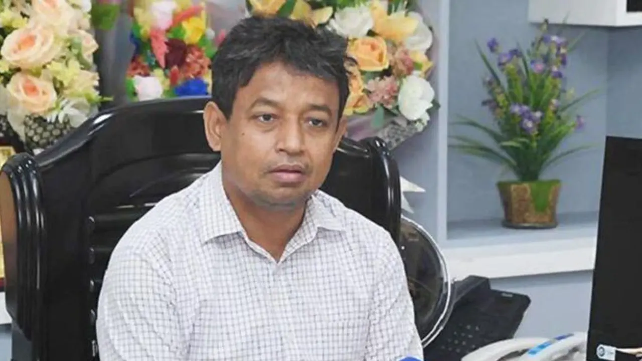 চাকরি থেকে বরখাস্ত সাবেক ডিবিপ্রধান হারুনসহ ৭ কর্মকর্তা