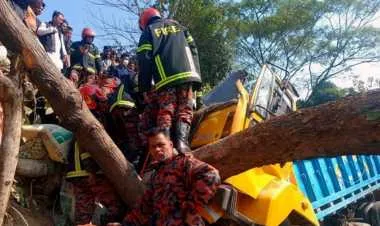 খাগড়াছড়িতে ট্রাক দুর্ঘটনায় বাবা-ছেলে নিহত
