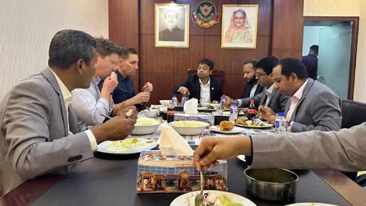 এবার মার্কিন প্রতিনিধিদের ভাত খাওয়ালেন ডিবিপ্রধান