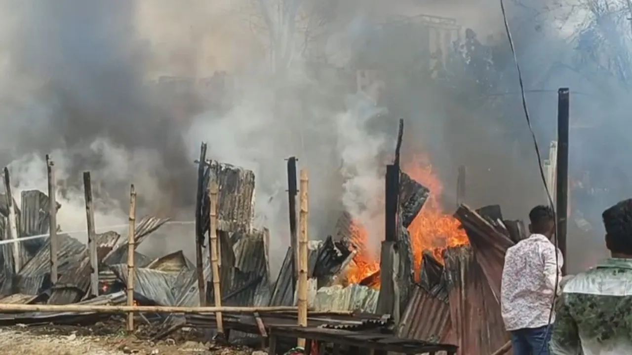 আশুলিয়ায় ঝুটের গুদামের আগুন নিয়ন্ত্রণে