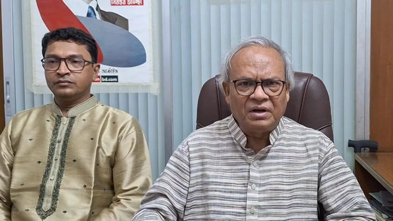 আ.লীগের মতো ককটেল পার্টিতে বিশ্বাসী নয় বিএনপি: রিজভী