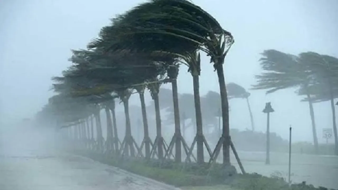 দুপুরের মধ্যে ৬০ কিমি বেগে ঝড়ের আভাস