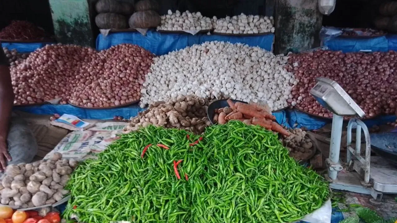 নীরবে লাগামহীন আদা-রসুনের বাজার