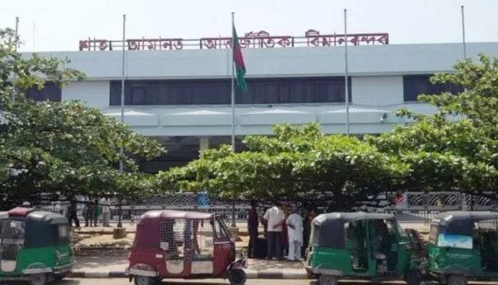 সকাল থেকে ফ্লাইট ওঠানামা শুরু চট্টগ্রাম বিমানবন্দরে