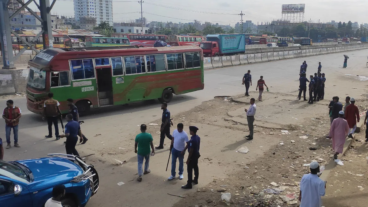 দুই দলের সমাবেশকে ঘিরে মহাসড়কে তৎপর পুলিশ