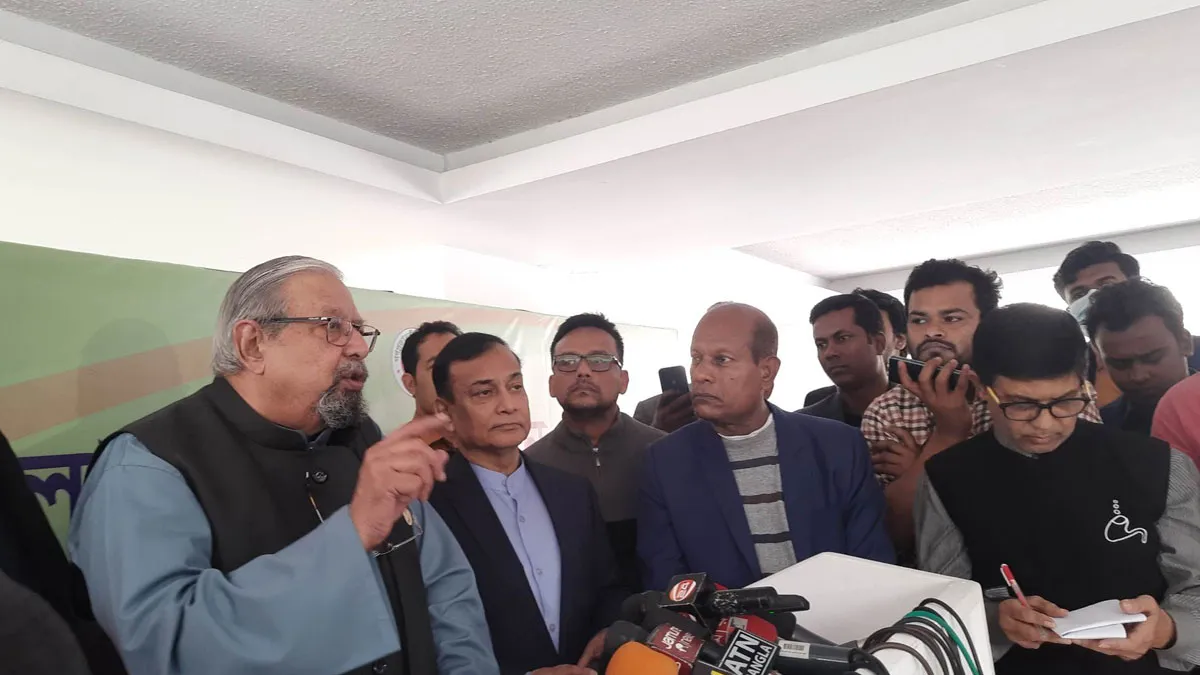 দালালচক্রের ব্যাপারে সবাইকে কাজ করতে প্রবাসী কল্যাণমন্ত্রীর আহ্বান