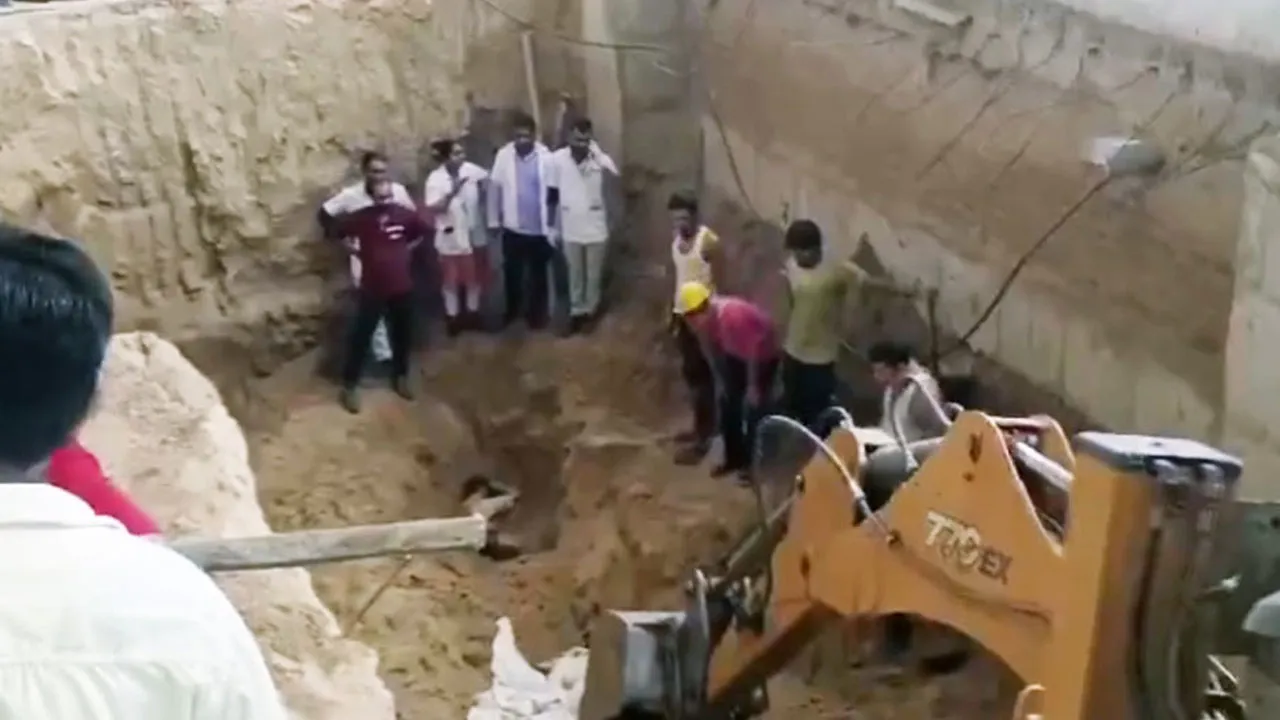 ভারতের গুজরাটে মাটি চাপা পড়ে ২ নারীসহ নিহত ৯ শ্রমিক