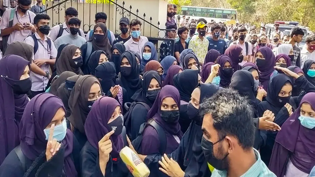 কর্নাটক: বিজেপির বিদায়ে বাতিল হচ্ছে হিজাবের ওপর নিষেধাজ্ঞা