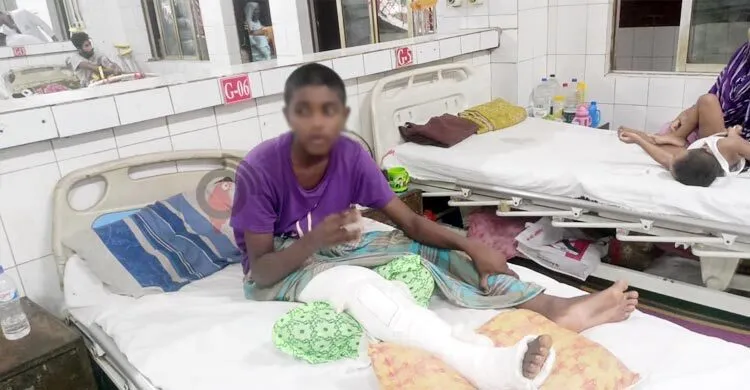 গণঅভ্যুত্থানে আহত শিক্ষার্থীদের আজীবন বেতন-টিউশন ফি মওকুফ