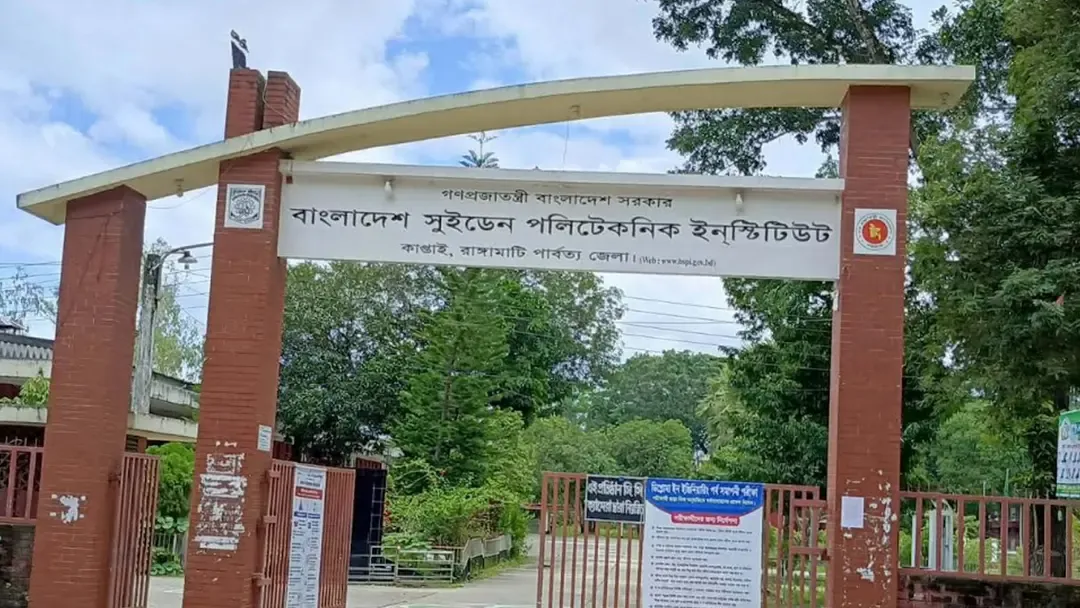 ফেসবুক স্ট্যাটাস ঘিরে পলিটেকনিকে রাতভর সংঘর্ষ